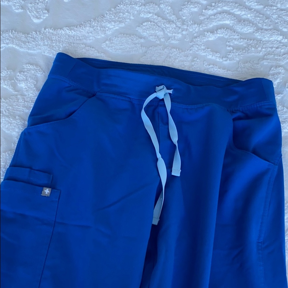 FIGS womens Royal Blue Kade Scrub Pants - M Petite